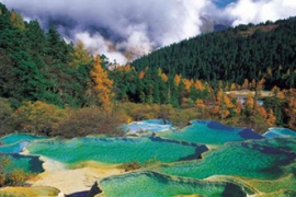 清遠(yuǎn)牛仔谷漂流拓展訓(xùn)練基地